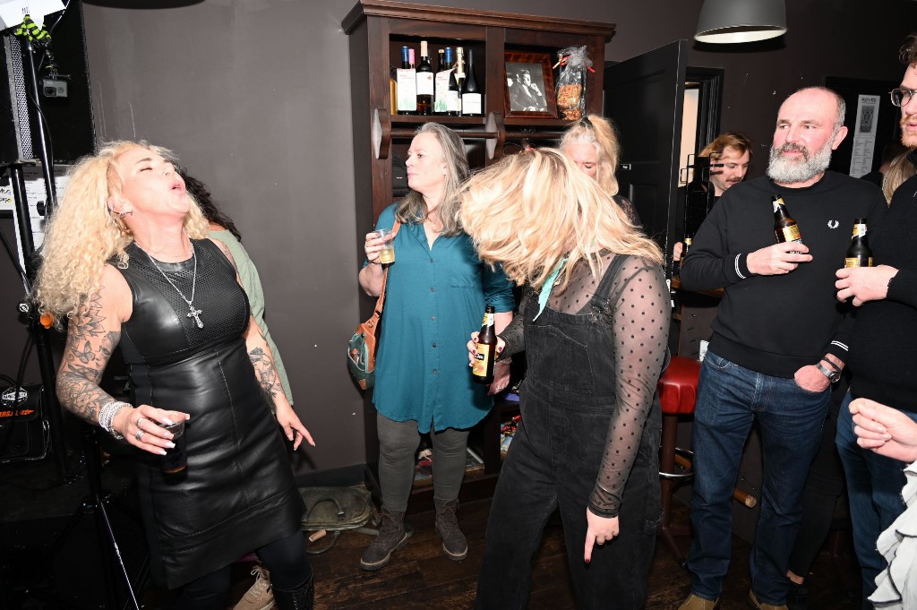 ../Images/10 jaar Ro's Barbershop 115.jpg